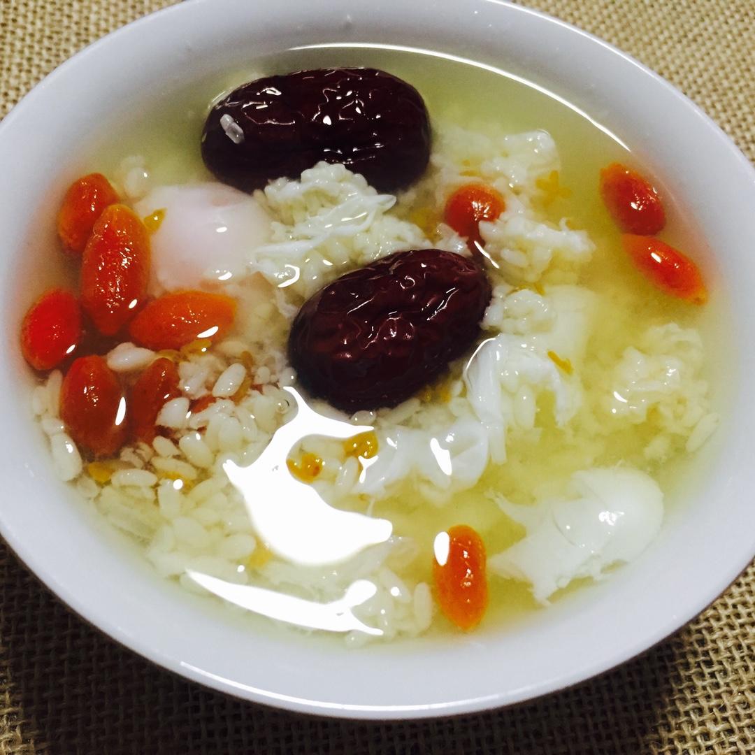 二马月半月半做的枸杞红枣酒酿蛋