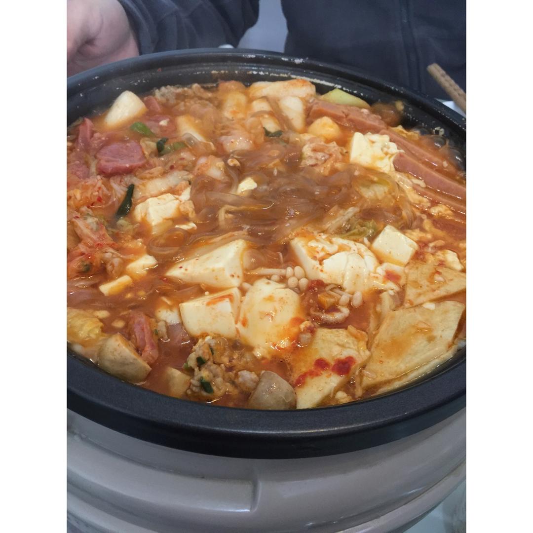 韩式部队锅 Korean Hot Pot (Budae-jjigae)