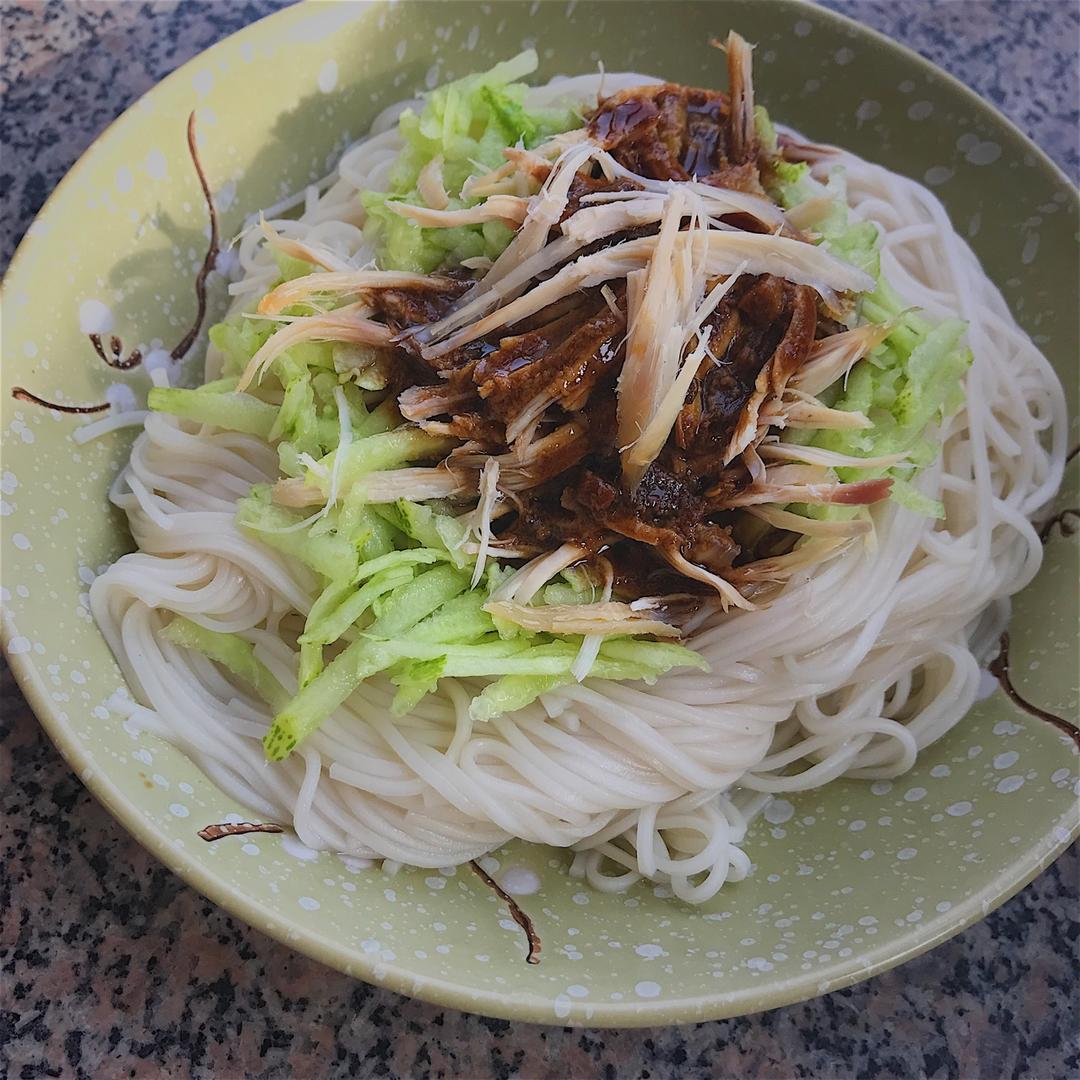 鸡丝凉面