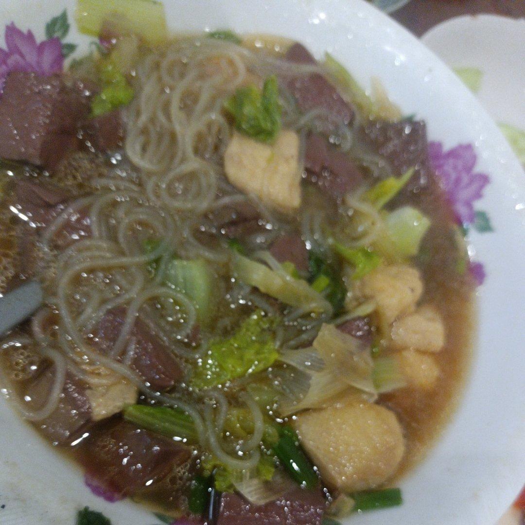 补铁鸭血粉丝汤