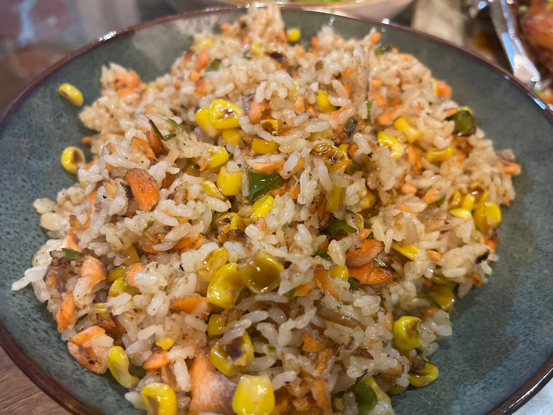 低脂三文鱼炒饭