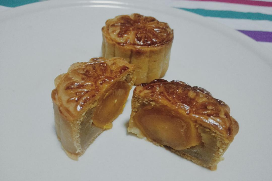 广式月饼—蛋黄莲蓉月饼