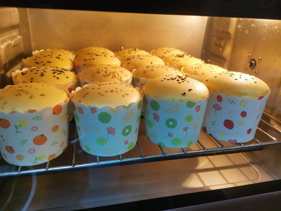 纸杯蛋糕 8寸戚风蛋糕的量