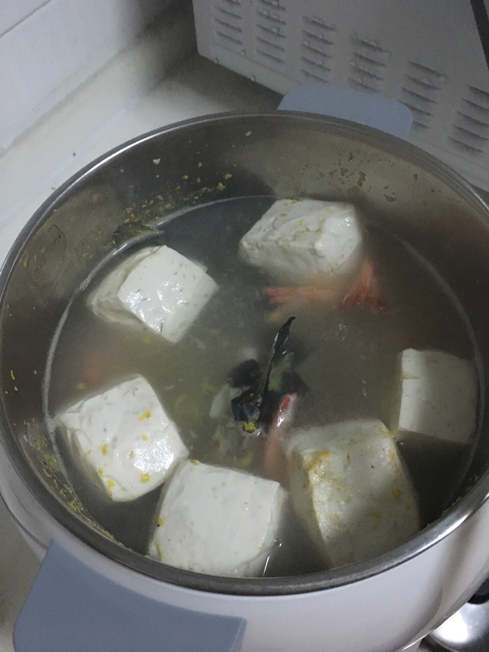 鱼虾豆腐煲的做法 步骤4