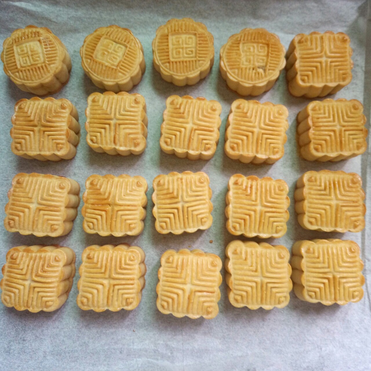 广式月饼——蛋黄莲蓉月饼