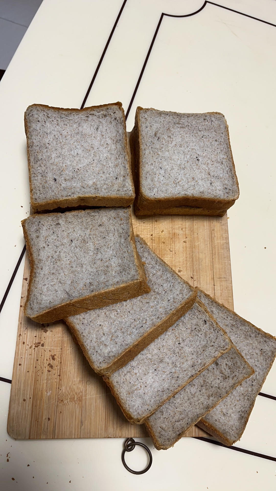 柔软的蜂蜜牛乳全麦吐司