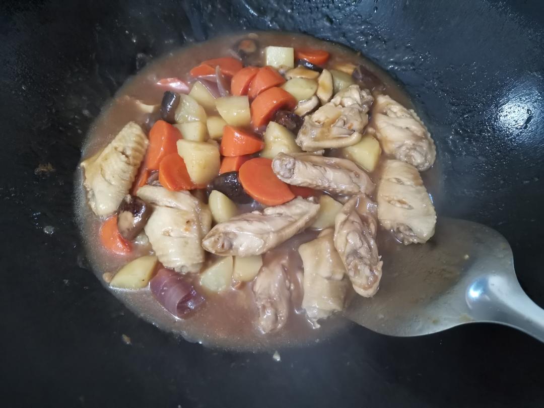 媲美黄记煌的鸡翅焖锅，酱汁浓郁超入味