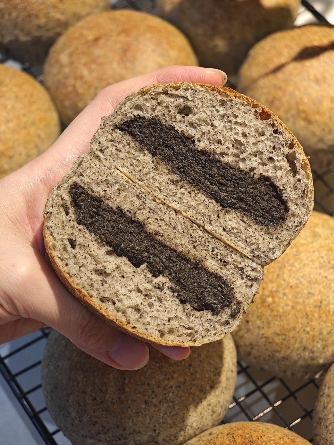 双倍黑芝麻餐包