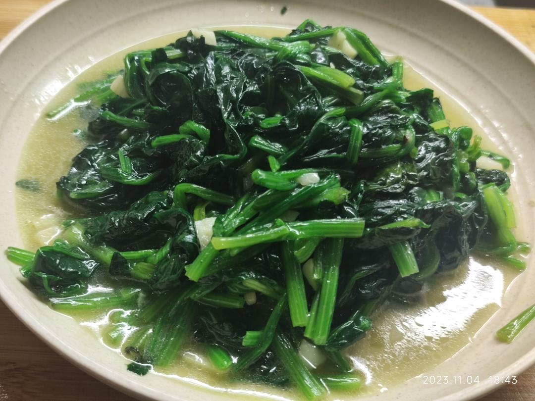 不涩口又嫩的清炒菠菜