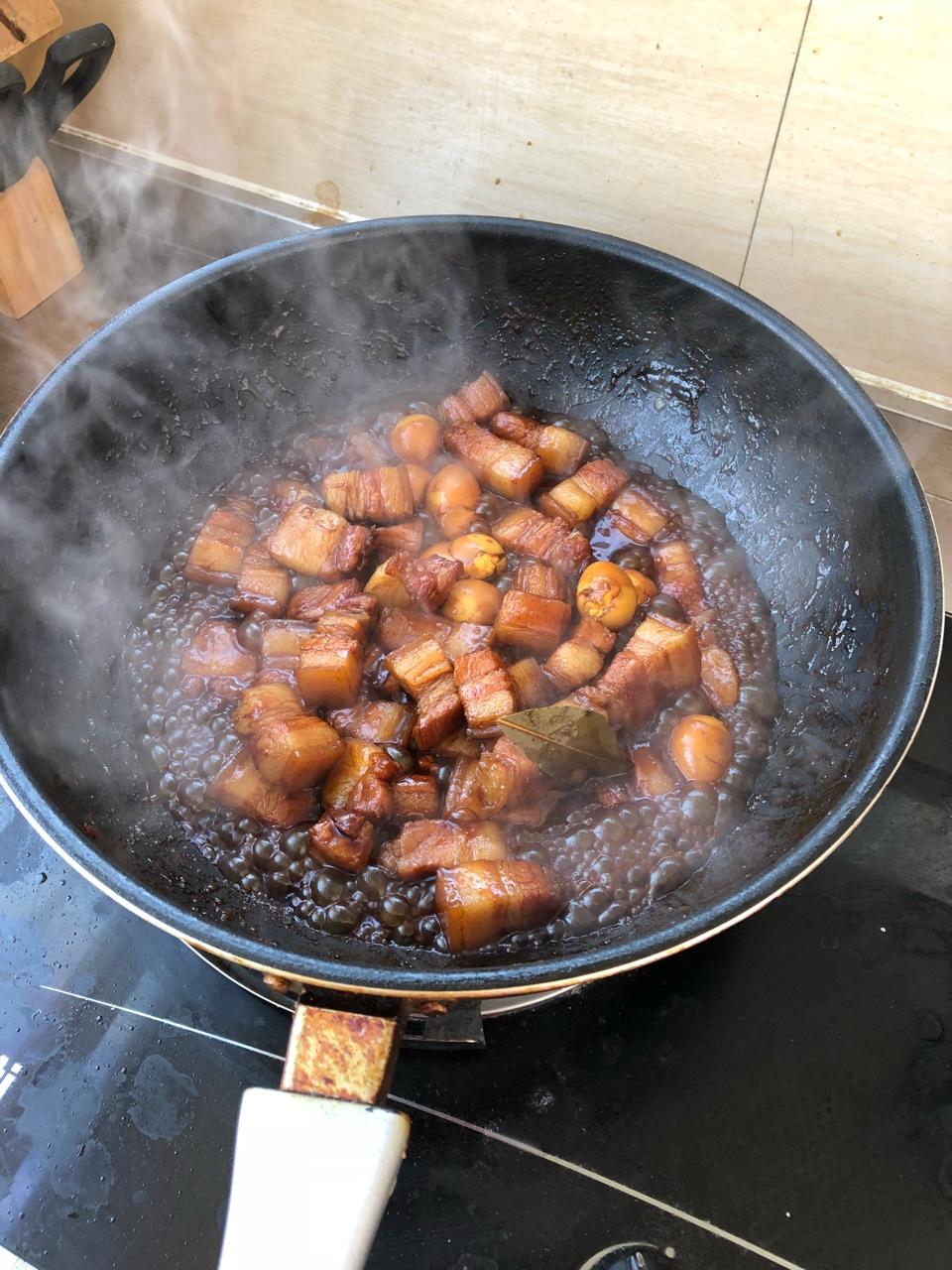 加了鹌鹑蛋后，这盘红烧肉，美味的逆天啦——鹌鹑蛋烧肉（孔瑶食谱）