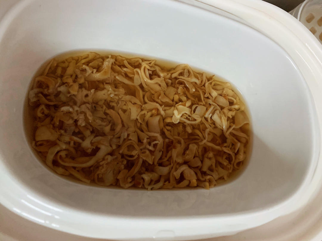 鲜奶炖花胶