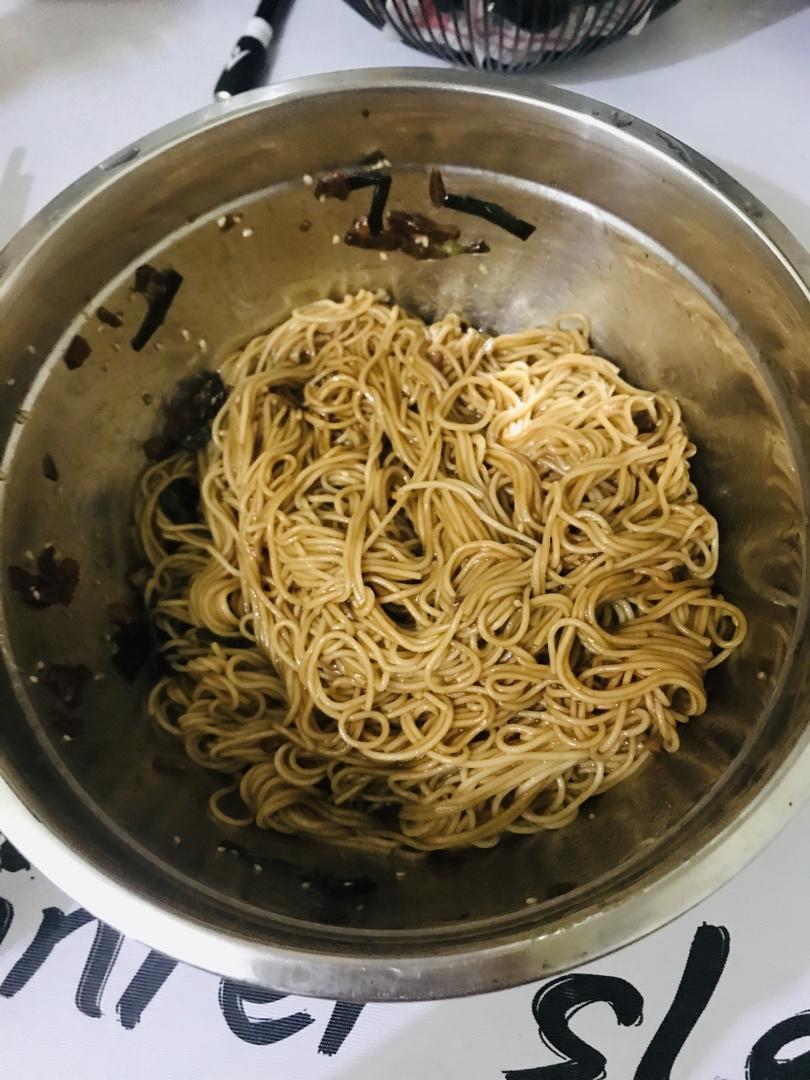 10分钟搞定的一碗葱油拌面