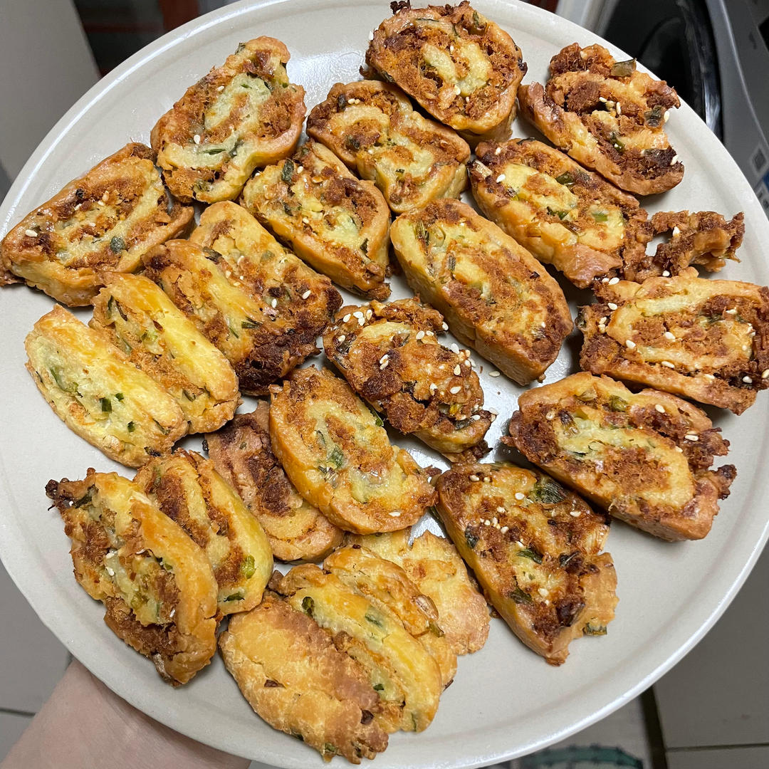好吃看得见‼️满满的肉松❗️肉松卷饼干