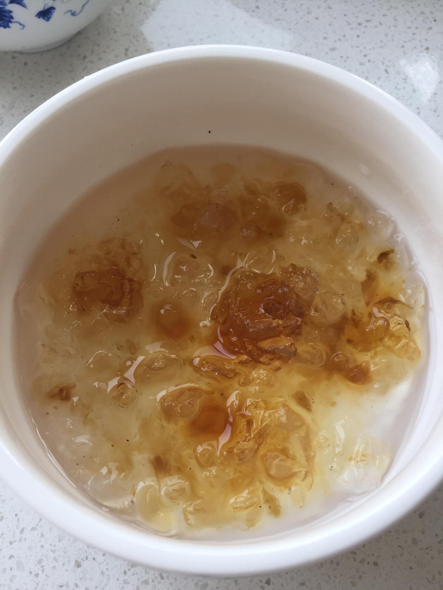 燕窝炖桃胶皂角米糖水的做法 步骤5
