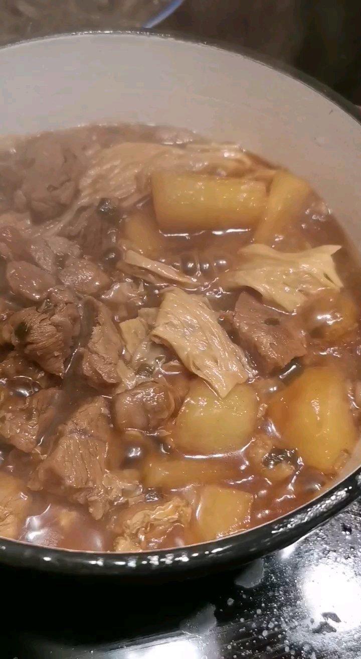 【红烧羊肉煲】这个非常香！加腐竹超好吃😋
