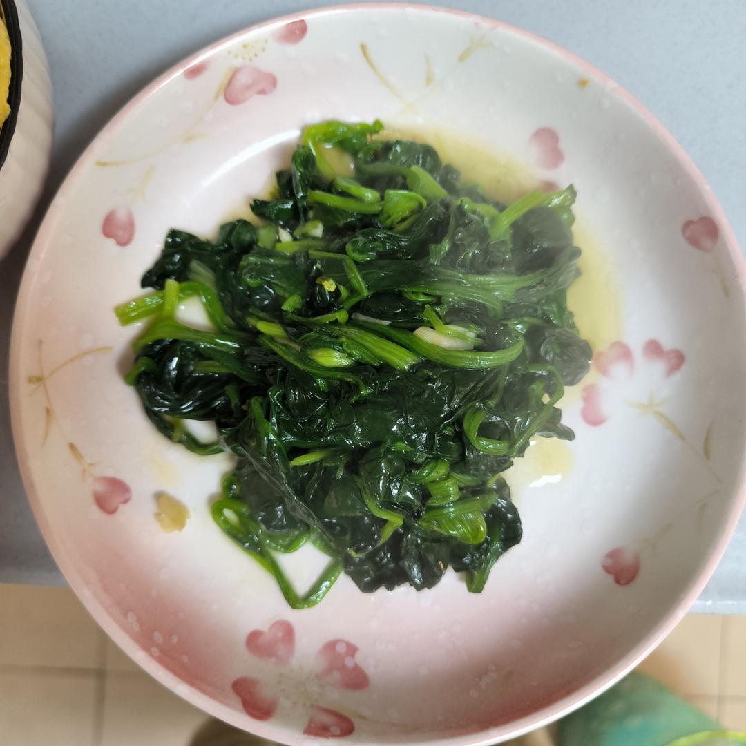 不涩口又嫩的清炒菠菜