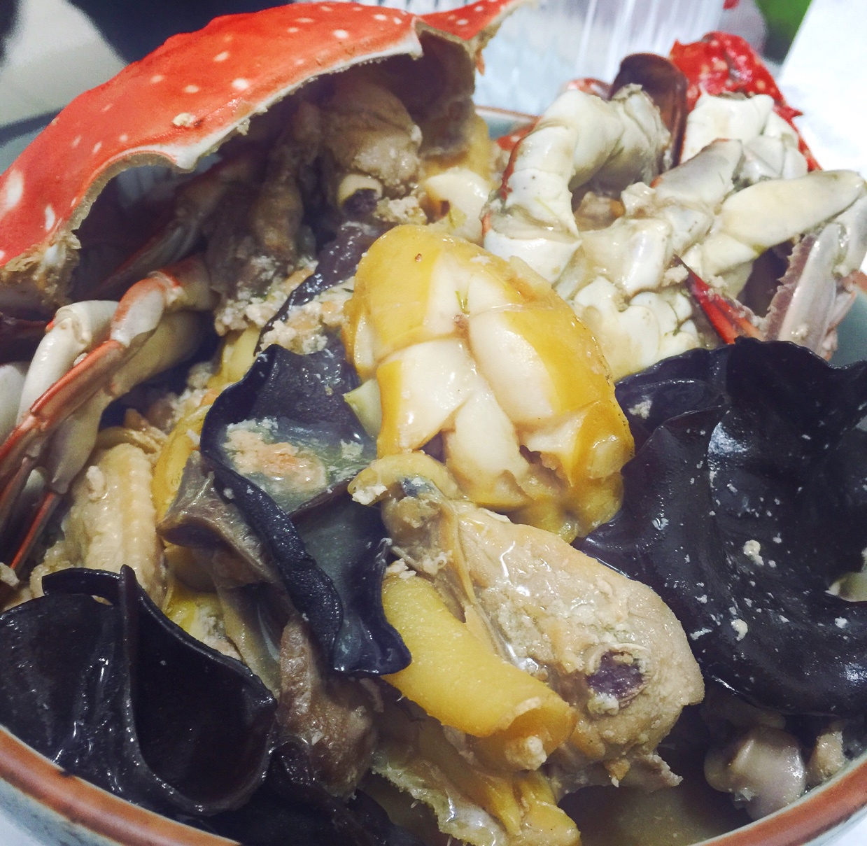 鲍鱼鸡煲蟹