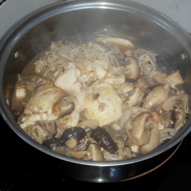 杂菇豆腐煲的做法