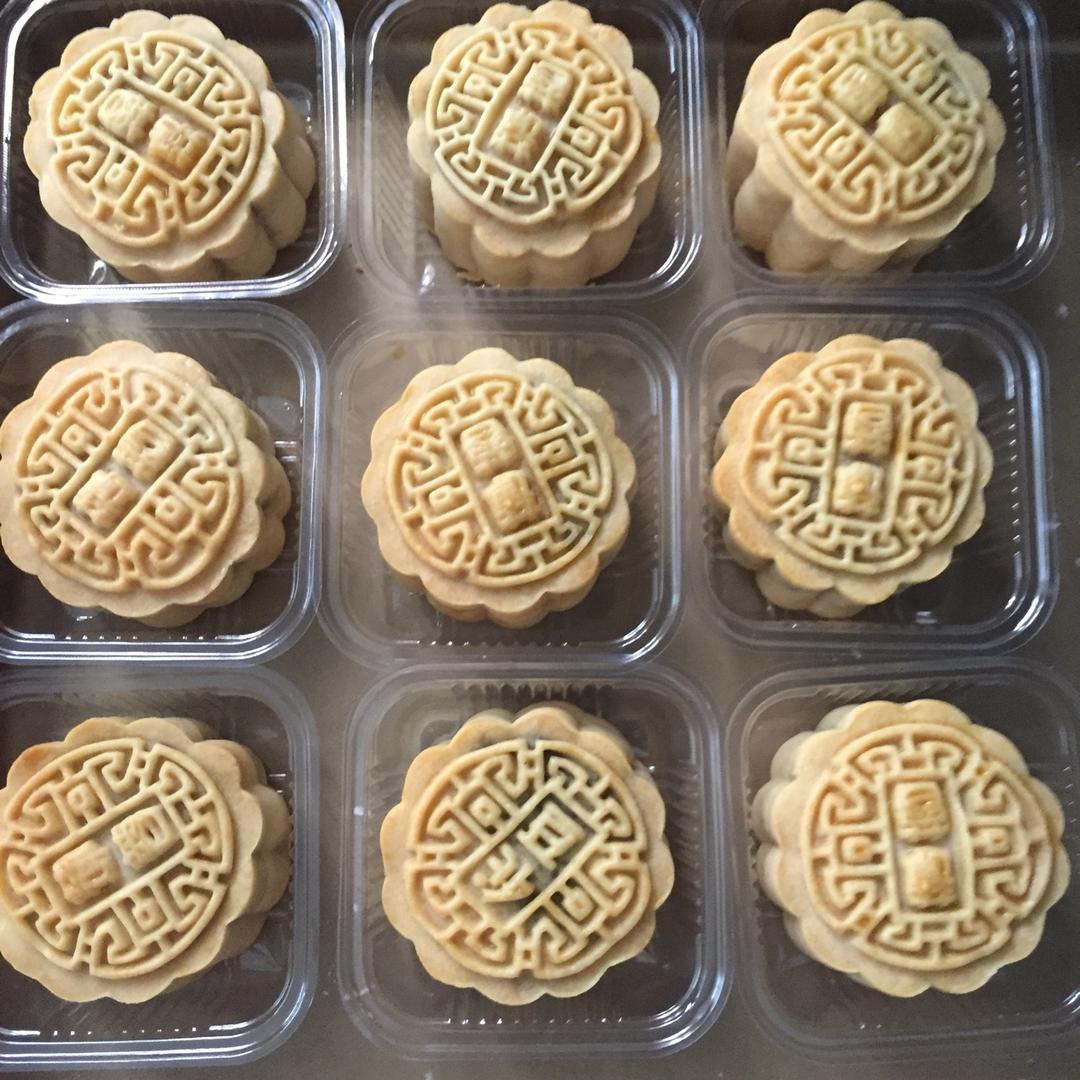 广式月饼—蛋黄莲蓉月饼