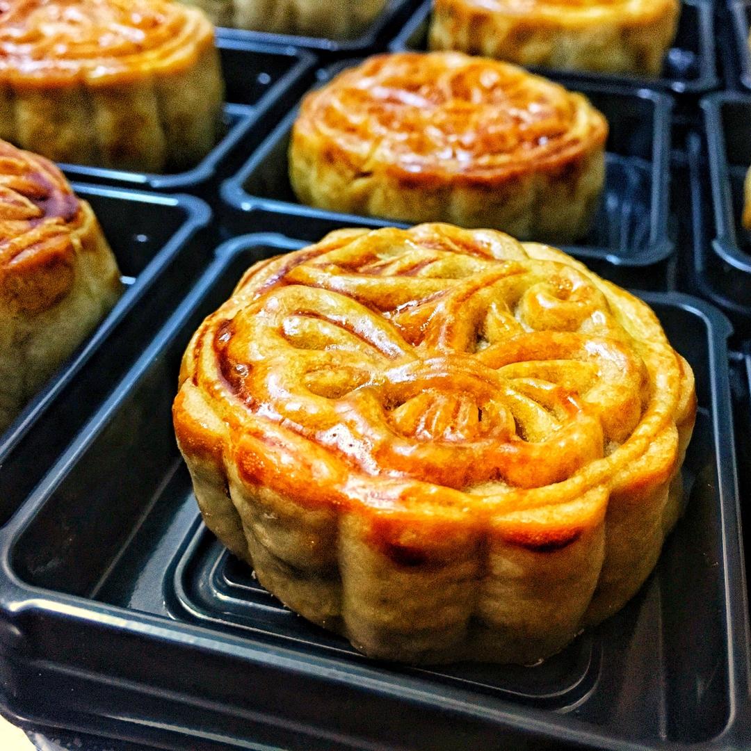 广式月饼——蛋黄莲蓉月饼