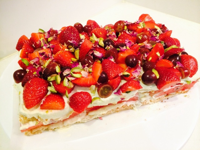 西瓜草莓玫瑰蛋糕