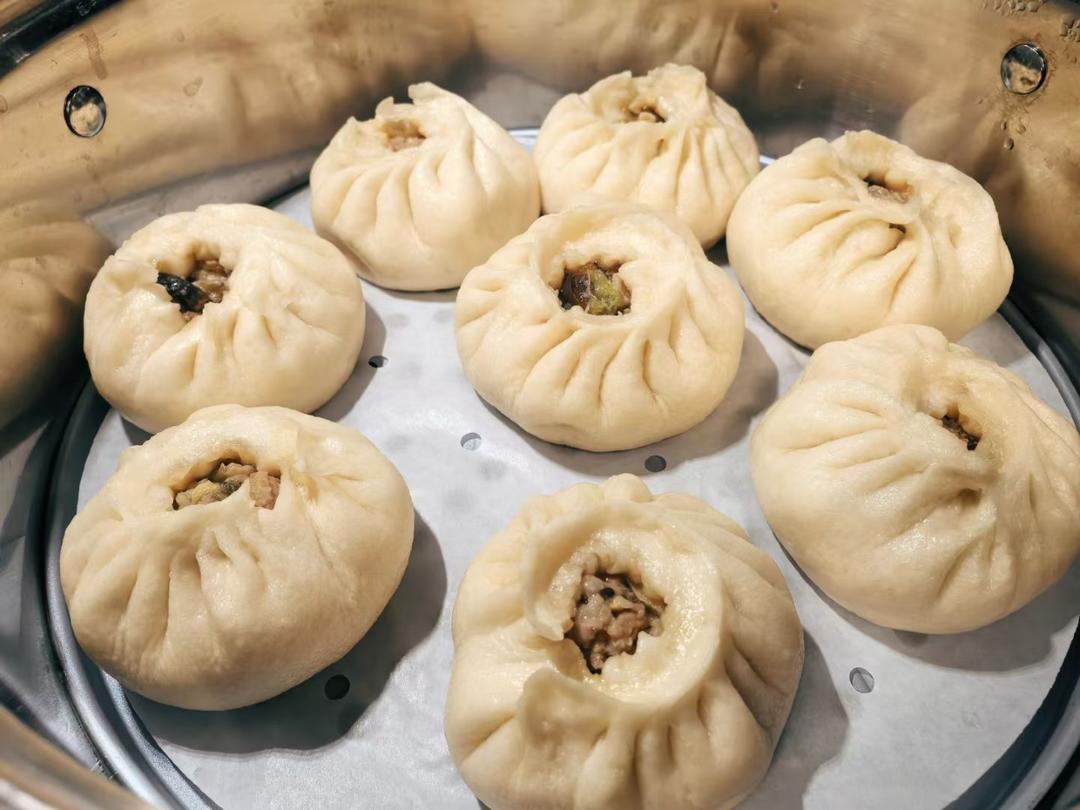 烧椒皮蛋鲜肉包