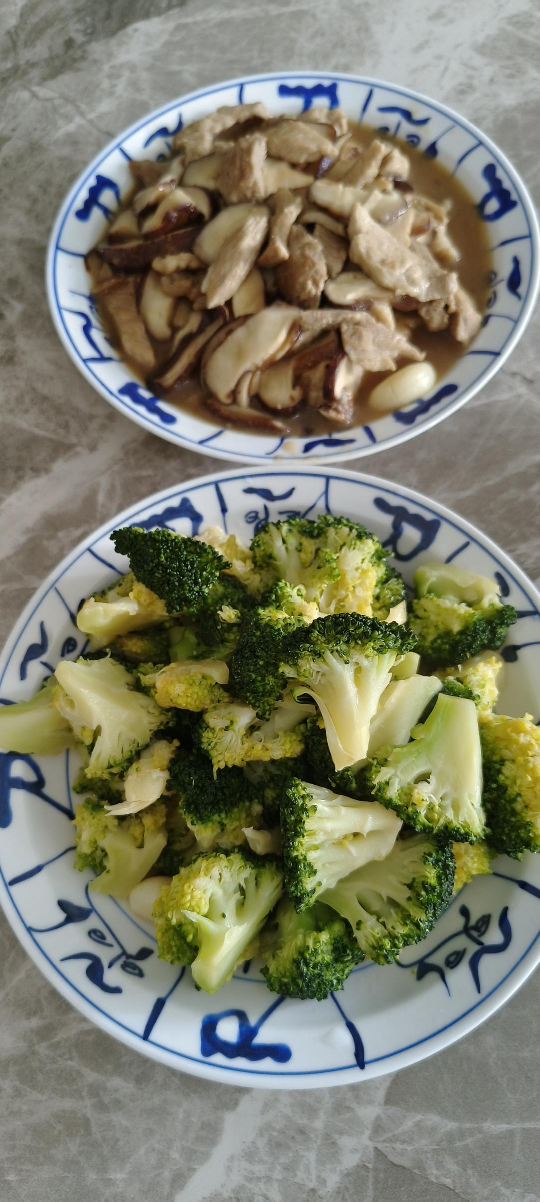 清炒西蓝花，口味清淡，营养价值高