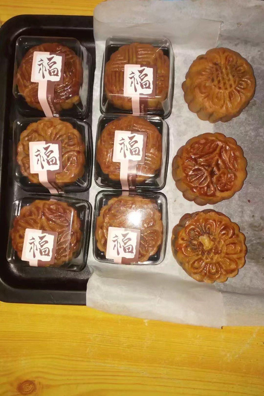 广式月饼—蛋黄莲蓉月饼