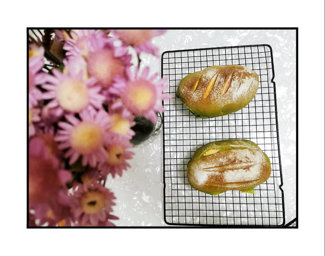 抹茶双色哈斯面包，红豆欧包