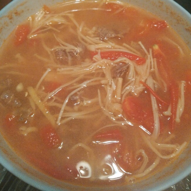 金针菇肥牛番茄锅