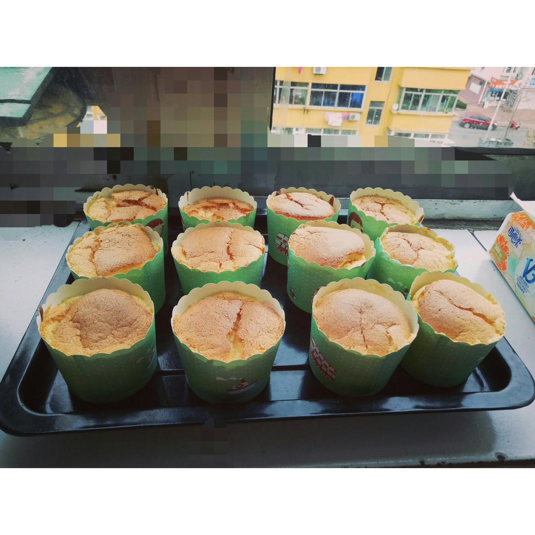 软绵绵戚风纸杯蛋糕