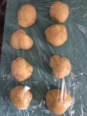 松软可口的红豆沙面包卷的做法 步骤9