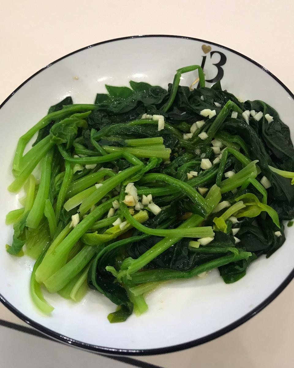 凉拌菠菜(家传秘方)