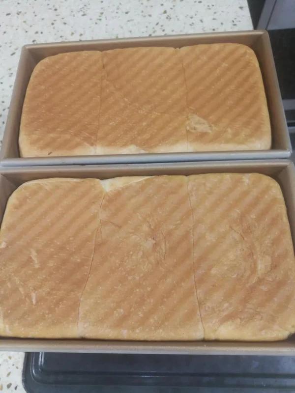 吐司方包，女儿说和来自台湾的爸爸糖一样好看好吃。零失败（是指我个人制作没有失败过）。