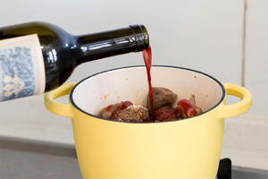 不加一滴水的法式红酒烩牛腩（中秋最浪漫硬菜）的做法 步骤9