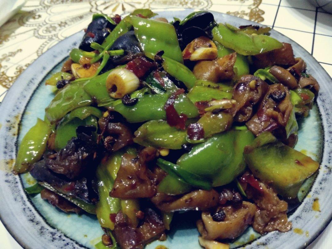 好吃到爆火爆肥肠