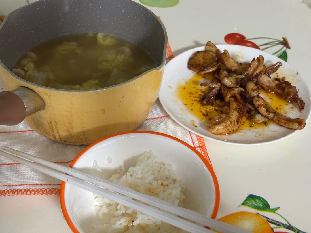 鲜美的口蘑豆腐小白菜汤