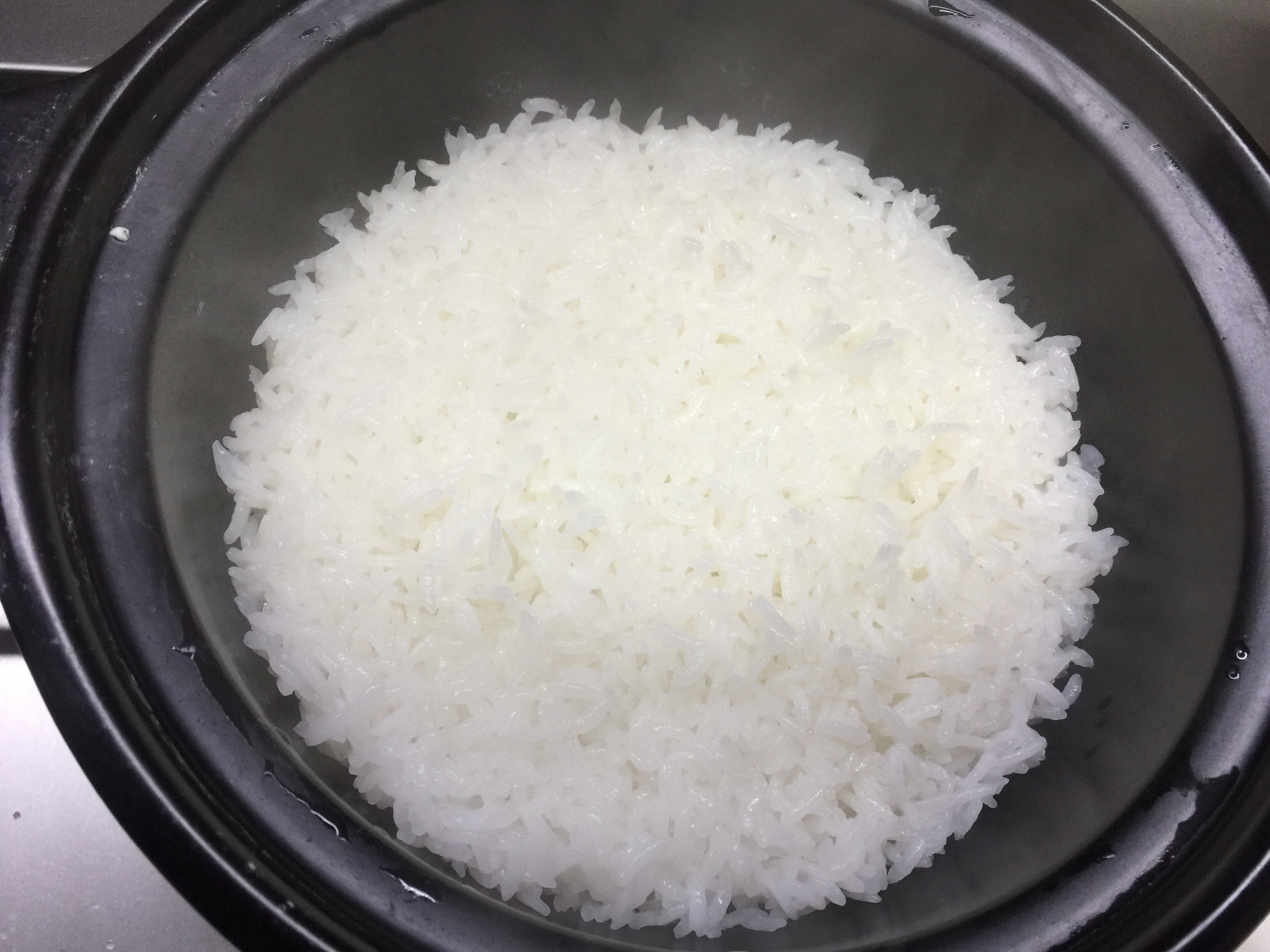 砂锅焖白米饭