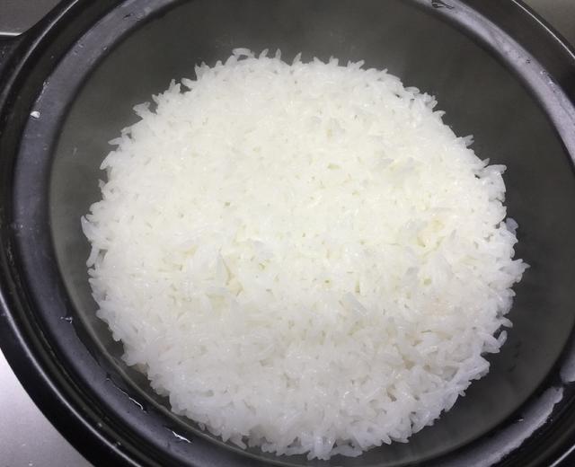 砂锅焖白米饭