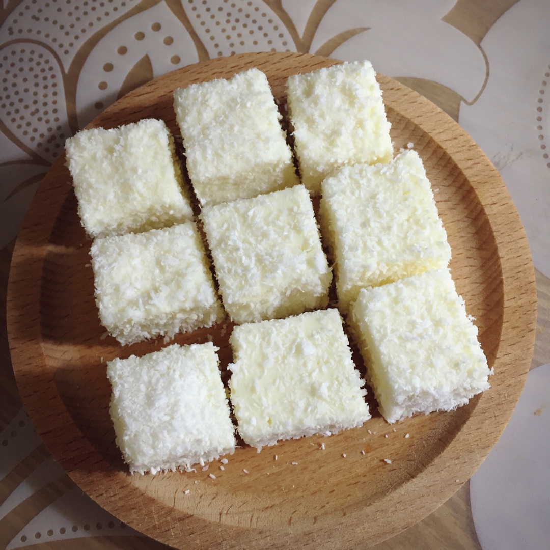 开馨物语做的椰蓉牛奶小方