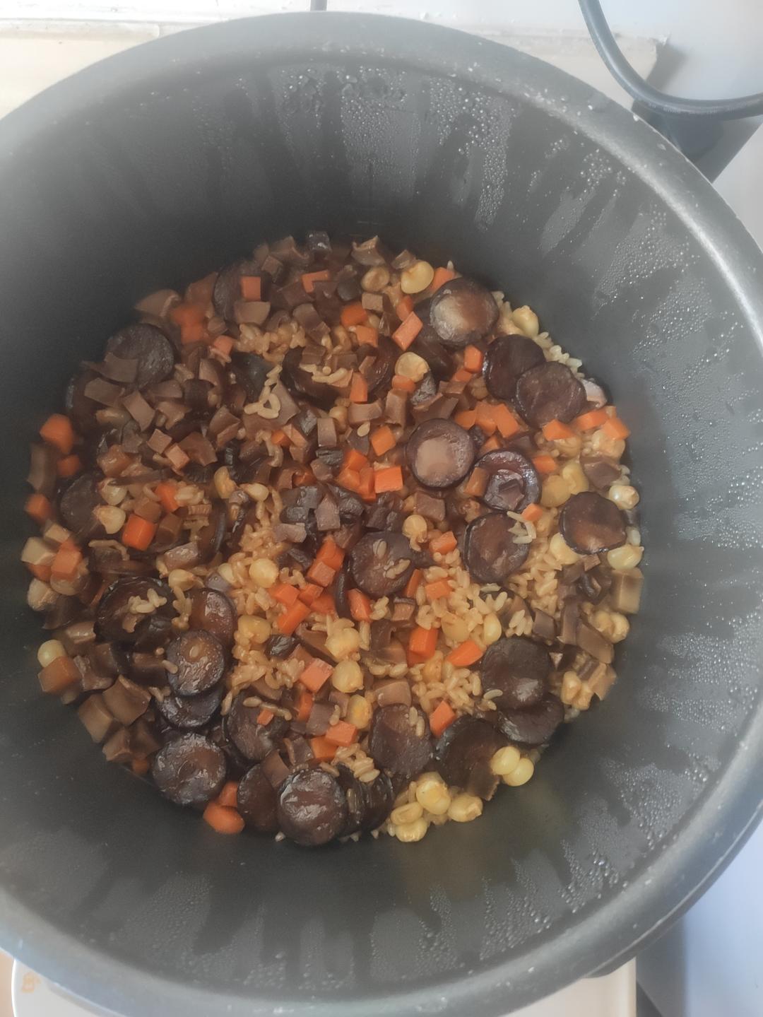 懒人必备～电饭煲腊肠焖饭