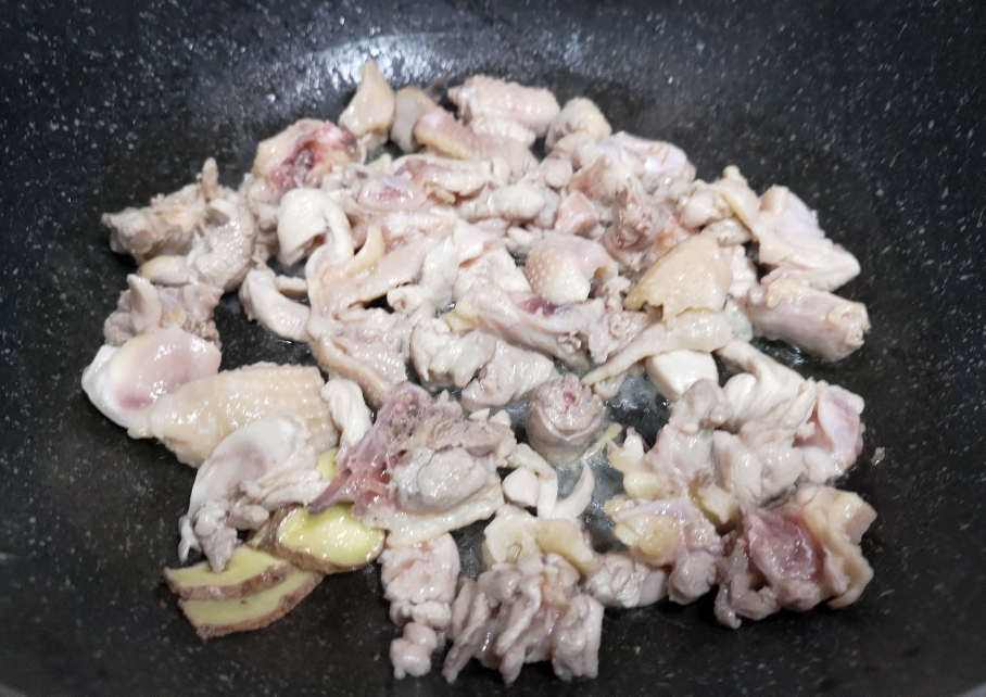 鸡汤面鸡肉面的做法 步骤2