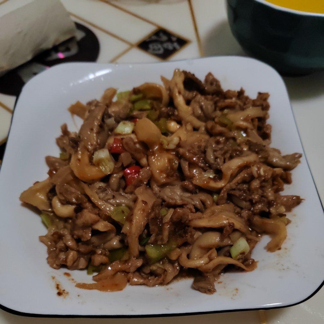 平菇炒肉片
