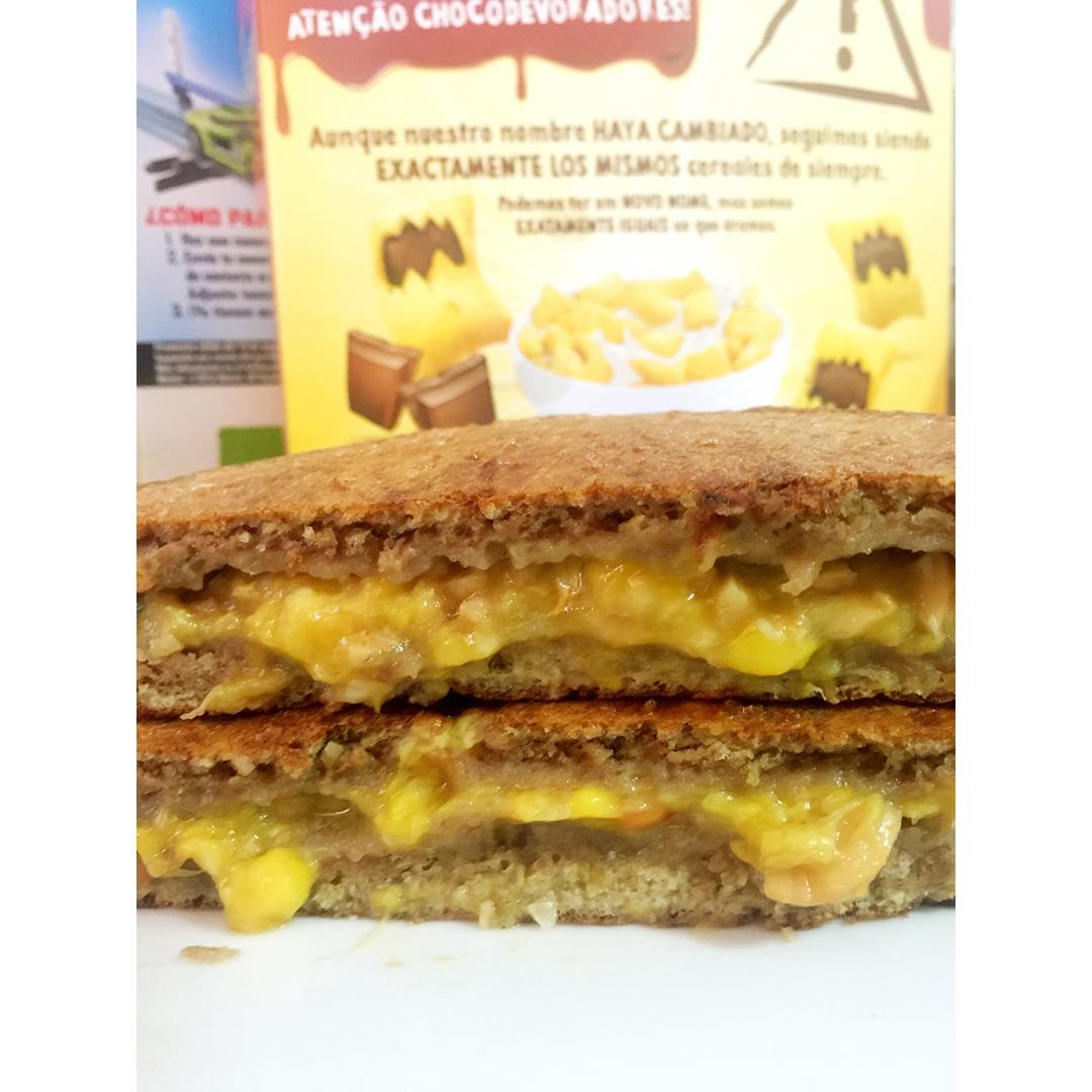 香蕉腰果三明治