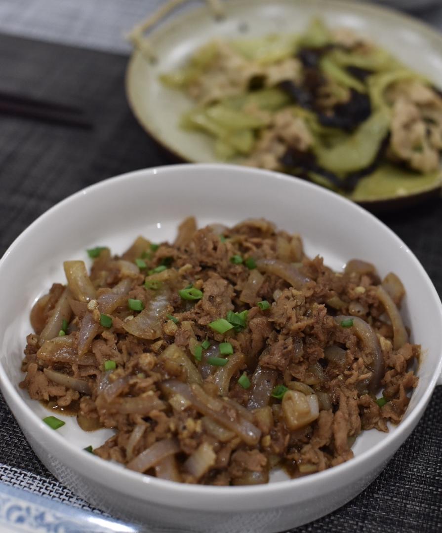 孜然牛肉（👈孜然肉片向左，吉野家向右👉）