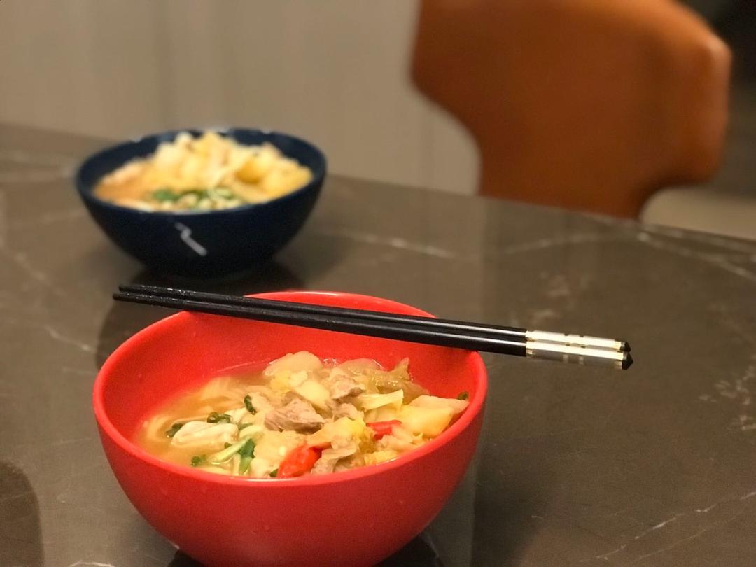 不用炝锅不用打卤的沏汤手擀面