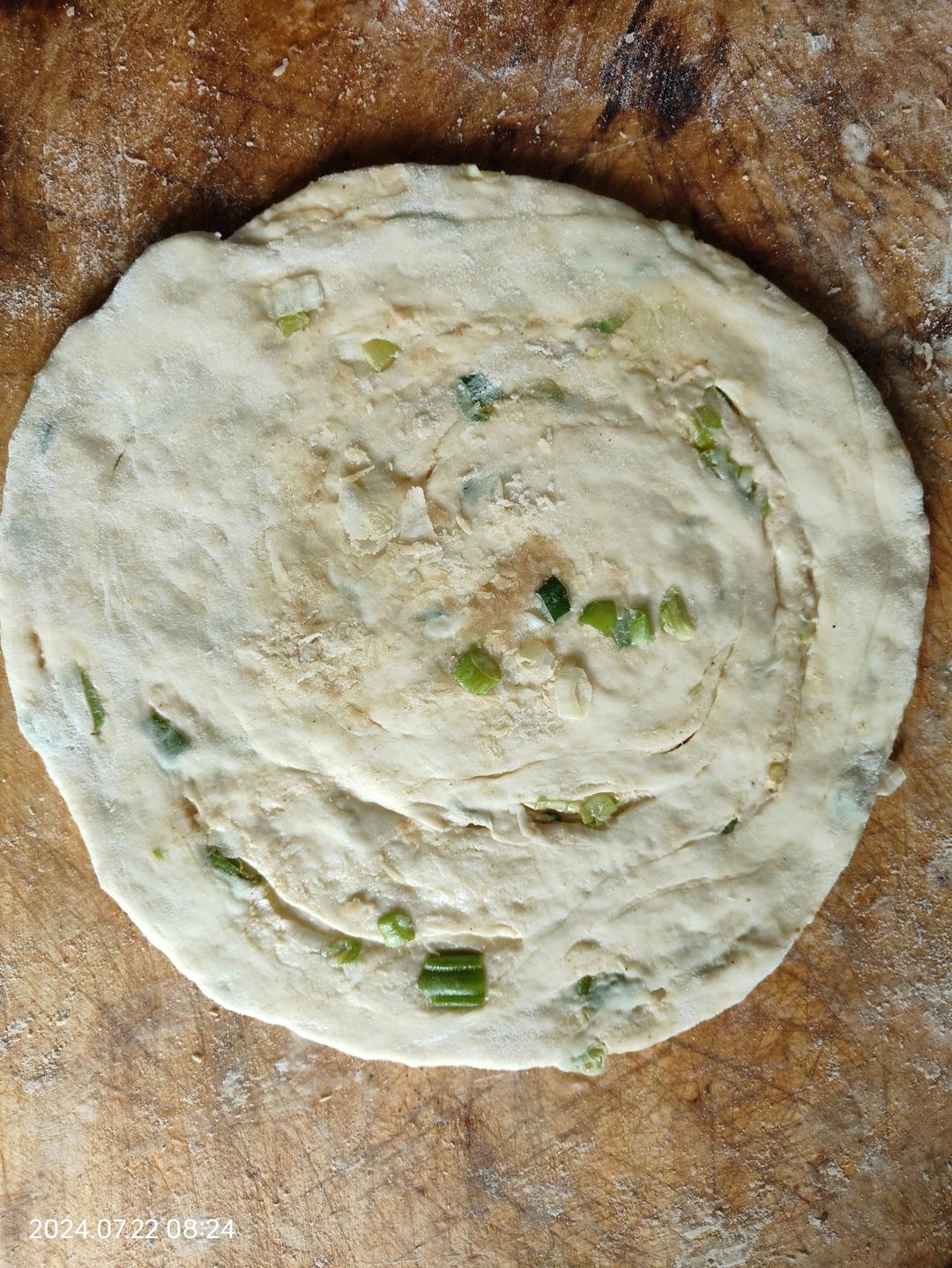 家常葱油饼 柔软多层 凉了也不硬 附细节视频详解