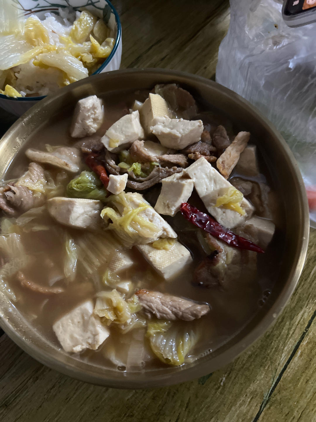 五花肉豆腐炖白菜