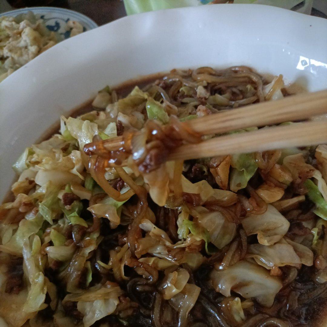 最近爱吃粉丝粉条～包菜炒粉丝