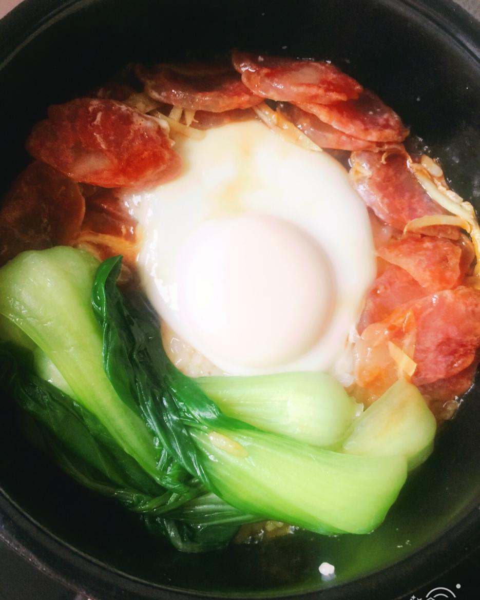广式腊味煲仔饭